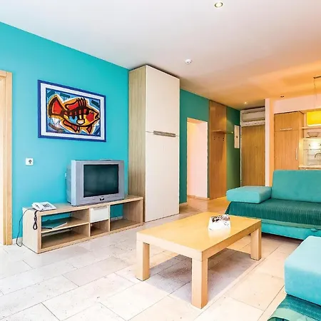 Apartment Amazing In With Outdoor Swimming Pool, Sauna And 2 Bedrooms Novi Vinodolski