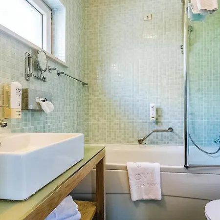 Amazing In With Outdoor Swimming Pool, Sauna And 2 Bedrooms Novi Vinodolski