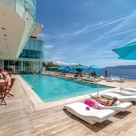 Apartment Amazing In With Outdoor Swimming Pool, Sauna And 2 Bedrooms Novi Vinodolski