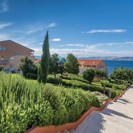Apartment Amazing In With Outdoor Swimming Pool, Sauna And 2 Bedrooms Novi Vinodolski