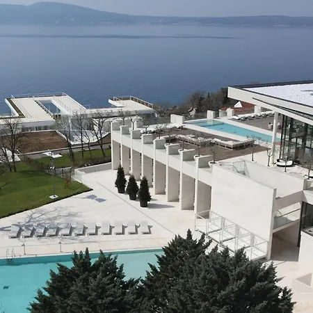 Amazing In With Outdoor Swimming Pool, Sauna And 2 Bedrooms Apartment Novi Vinodolski