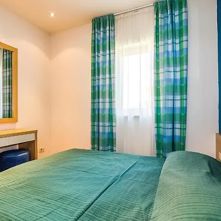 Amazing In With Outdoor Swimming Pool, Sauna And 2 Bedrooms Apartment *