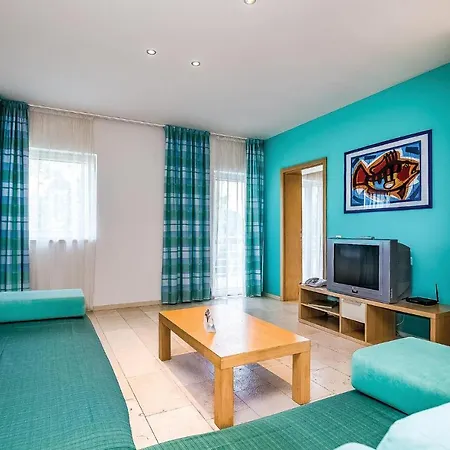 Apartment Amazing In With Outdoor Swimming Pool, Sauna And 2 Bedrooms Novi Vinodolski