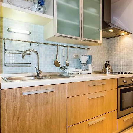 Amazing In With Outdoor Swimming Pool, Sauna And 2 Bedrooms Apartment Novi Vinodolski