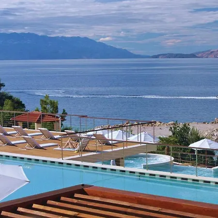 Apartment Amazing In With Outdoor Swimming Pool, Sauna And 2 Bedrooms *